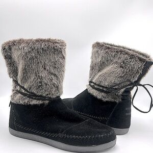 Tom’s black boots size 9.5 winter fur